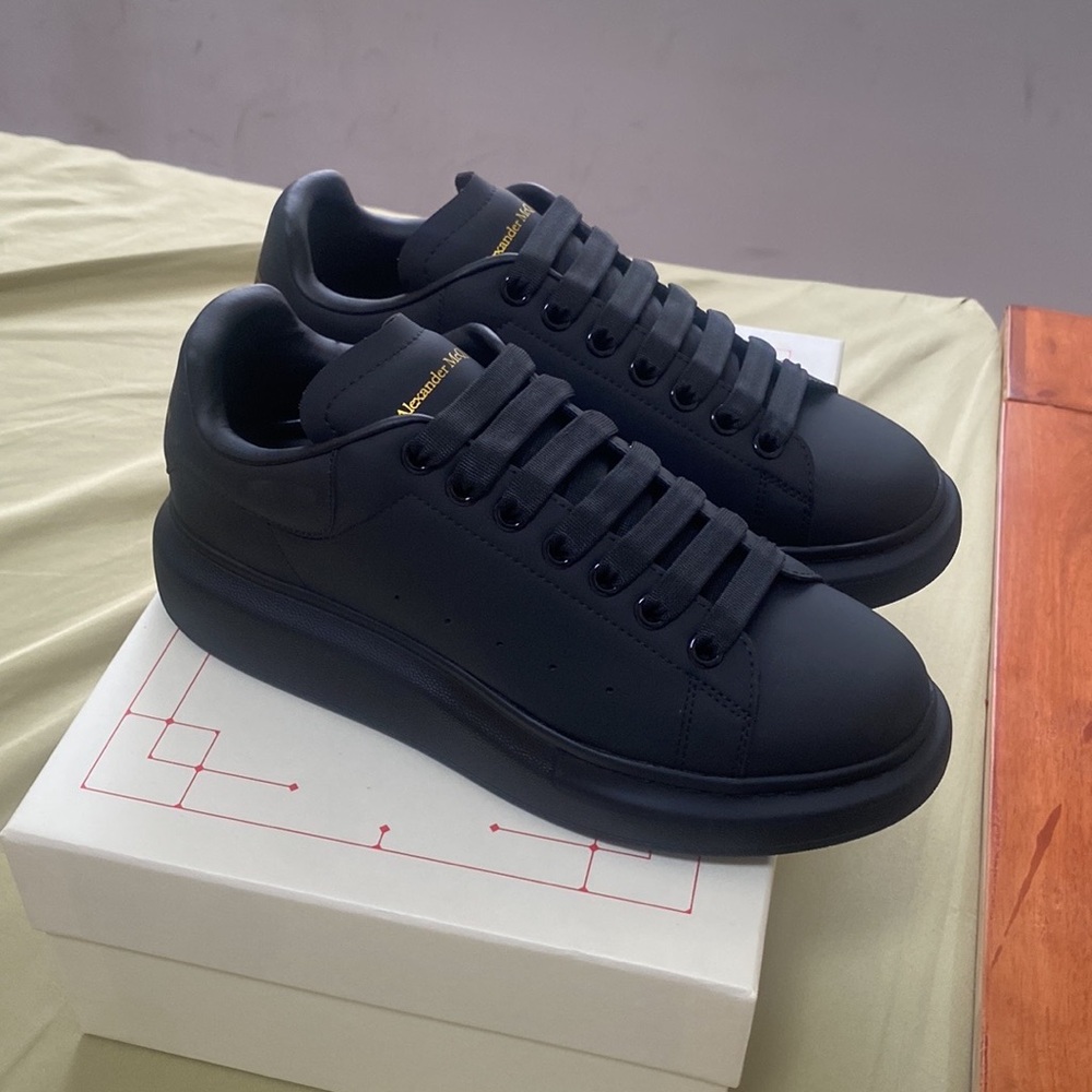 Alexander McQueen Men's Classic Black Sneakers